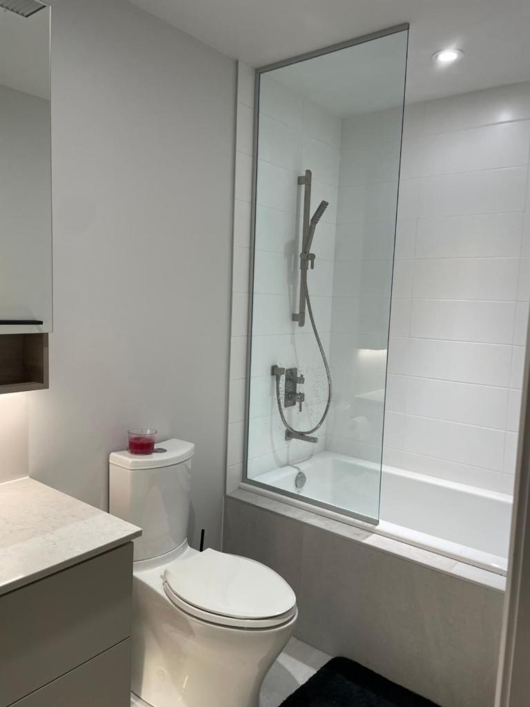 Stylist Apartment Heart of Brossard Dix30 photo 1