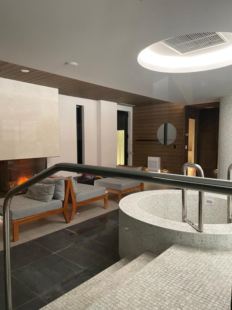 Stylist Apartment Heart of Brossard Dix30 photo 3