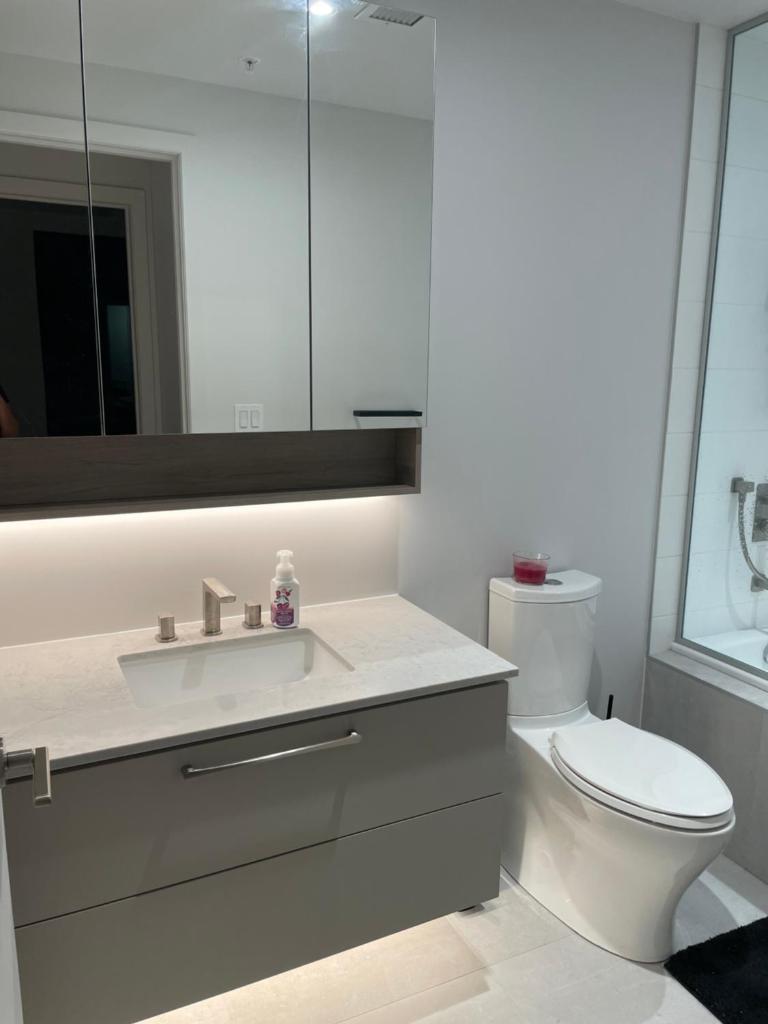Stylist Apartment Heart of Brossard Dix30 photo 4