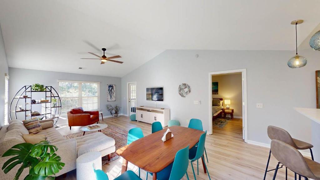 2nd Floor: Completely Renovated Throughout with Awesome Views of the 10th Fairway. photo 4