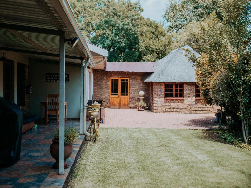 Stay at 12 Guesthouse and Selfcatering photo 4