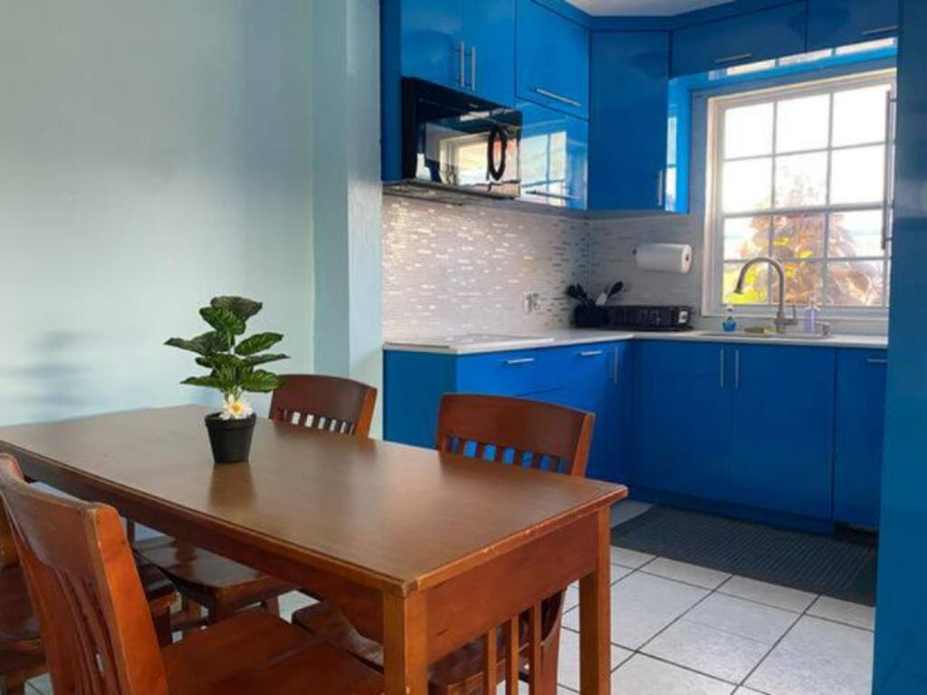 Remodeled & Very Cozy sleeps 12 near Casa Bacardi, Center Unit photo 1