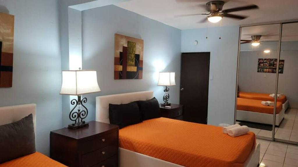 Remodeled & Very Cozy sleeps 12 near Casa Bacardi, Center Unit photo 3
