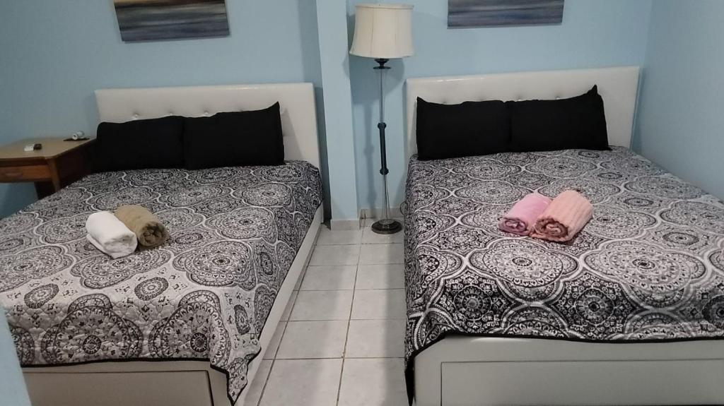 CHIC Family-friendly home sleeps up to 12 People, Right Unit photo 4