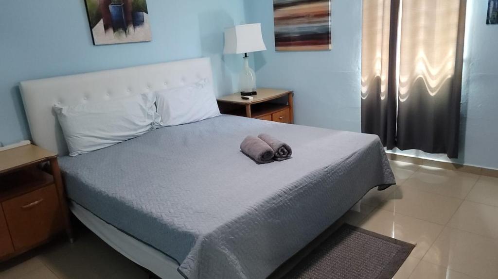 CHIC Family-friendly home sleeps up to 12 People, Right Unit photo 3