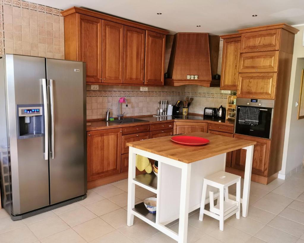 Luxurious 2 bedroom apartment with terrace and pool photo 3