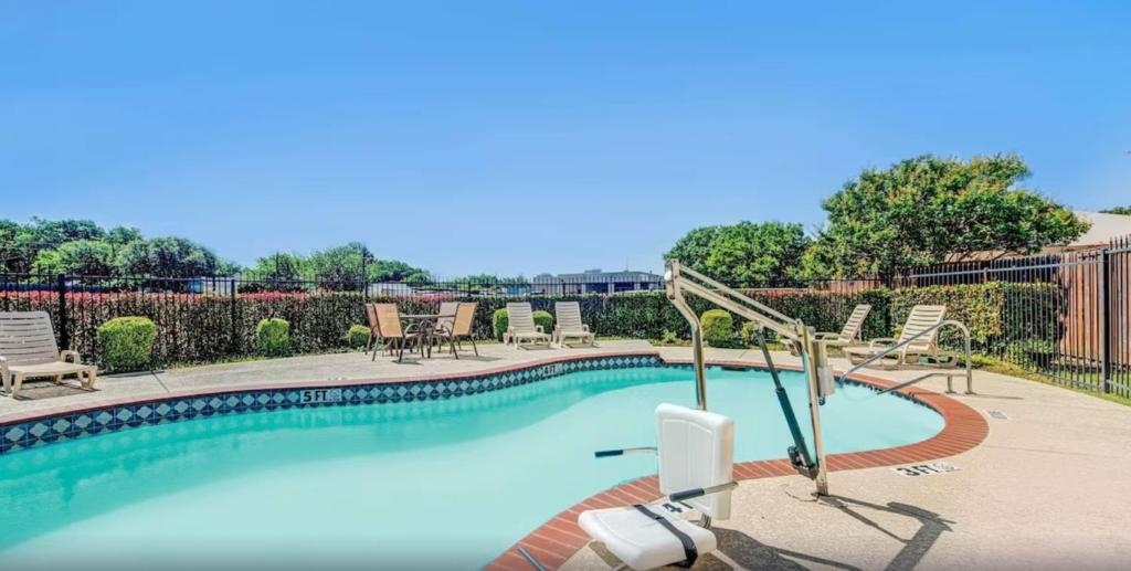Super 8 by Wyndham McKinney/Plano Area photo 1