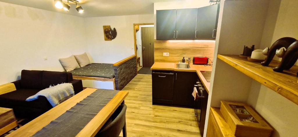 Cozy Studio Retreat - completely renovated in a perfect location photo 4