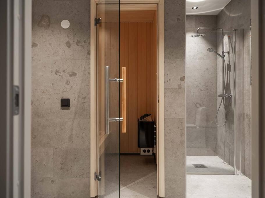 Chic Are Apt for 6 Ski-in-Ski-out with Sauna photo 4