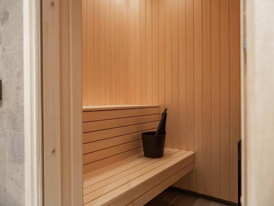 Chic Are Apt for 6 Ski-in-Ski-out with Sauna photo 3