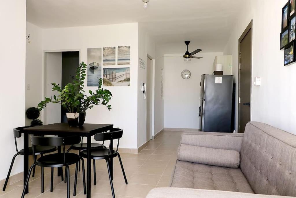 Great 2-bedrooms Apt. near the airport and Beach !