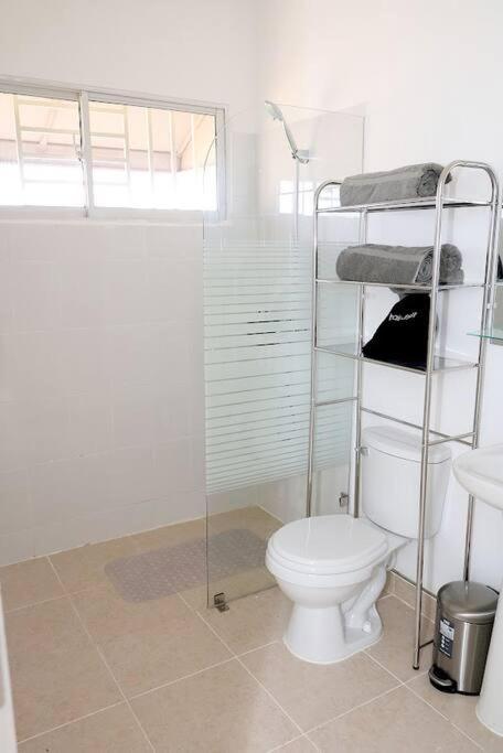 Great 2-bedrooms Apt. near the airport and Beach ! photo 3