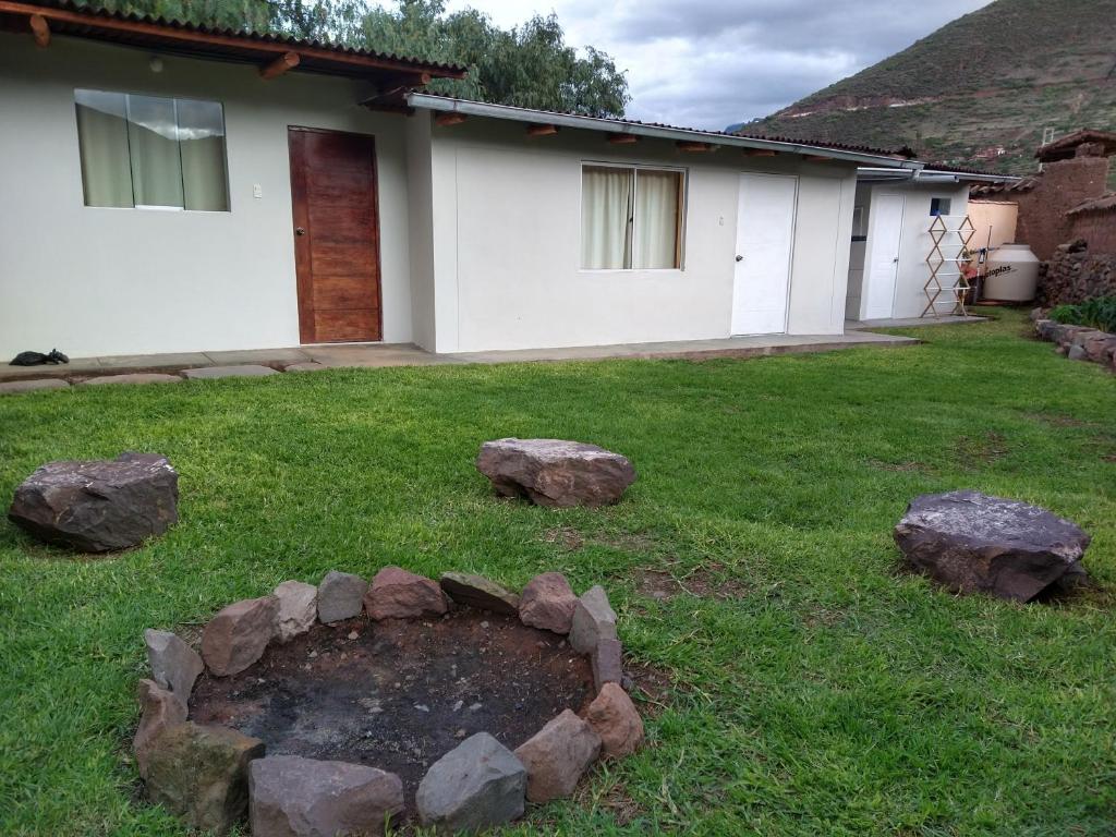 Casa con jardín y vista a las montañas Pisac