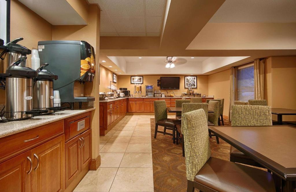 Best Western Plus Mishawaka Inn photo 3