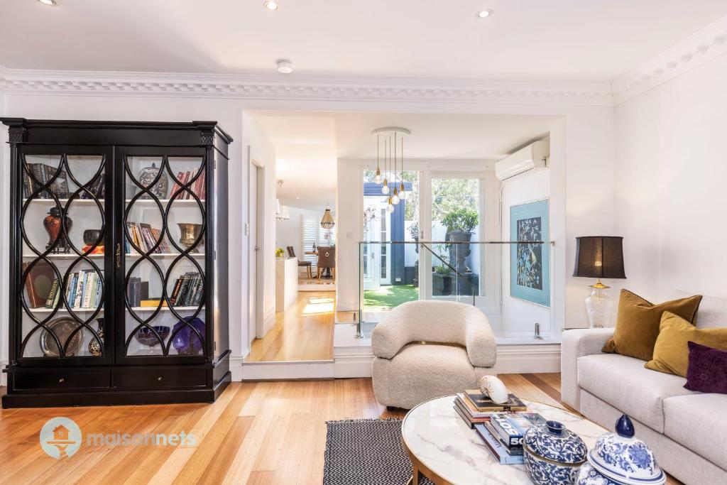 Annandale Sydney 2 Storey Cottage + Courtyard