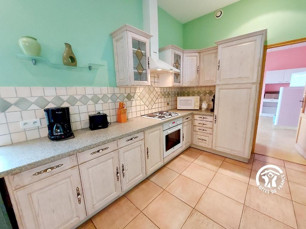 Gîte Carelles, 5 pièces, 11 personnes - FR-1-600-57 photo 1