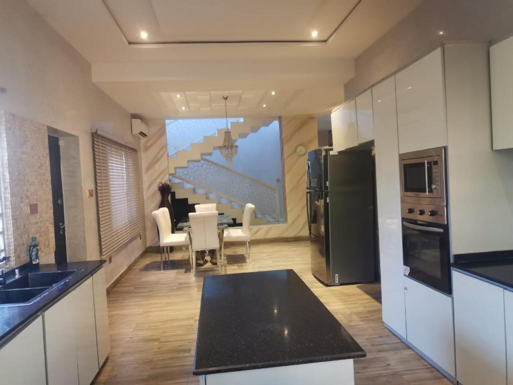 FALLAH APARTMENTS BY BARKINDO photo 2