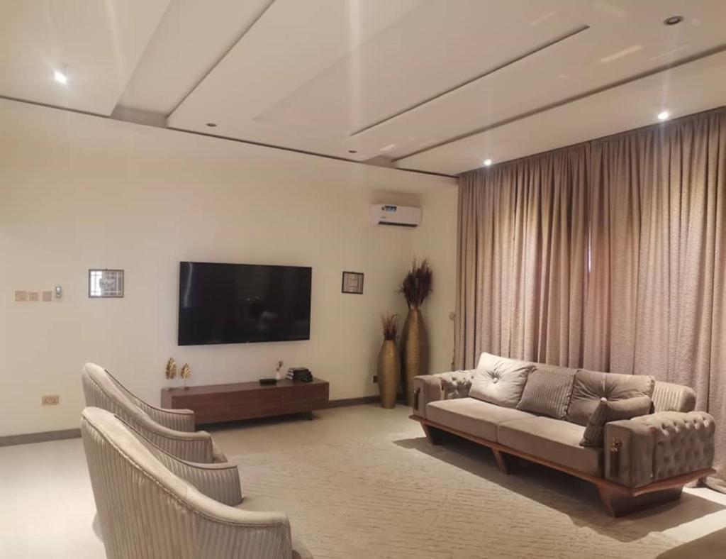 FALLAH APARTMENTS BY BARKINDO photo 4