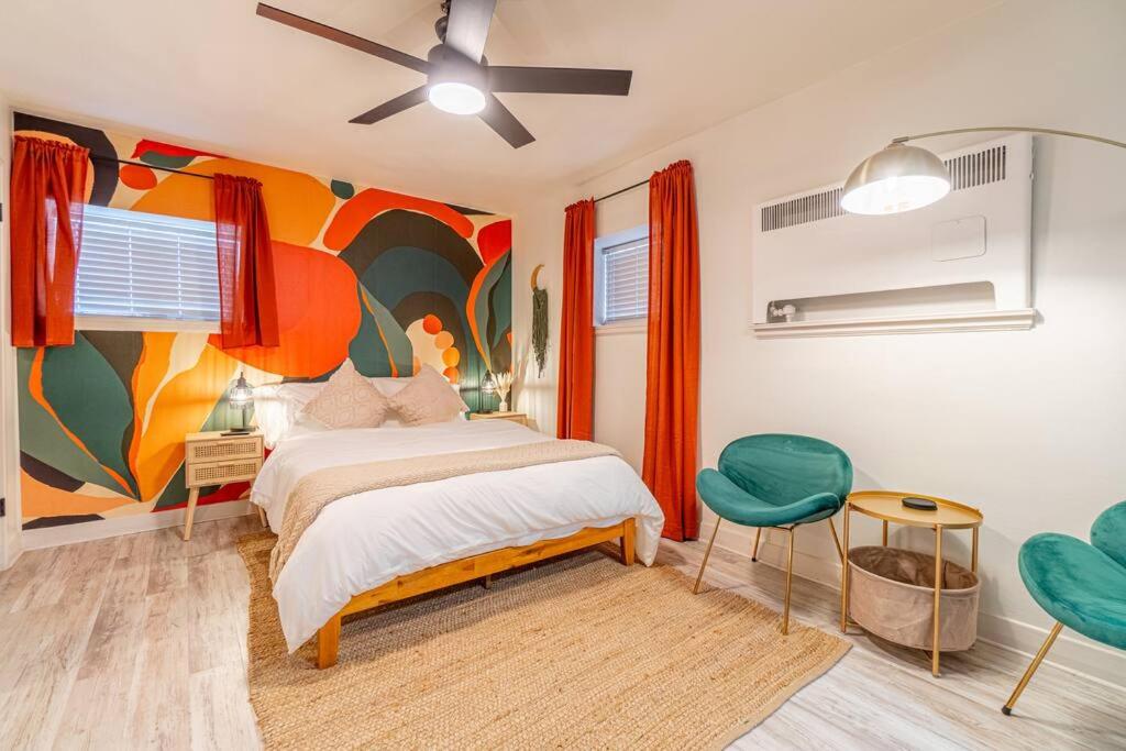 Riverside Luxe: Stylish Designer Retreat image