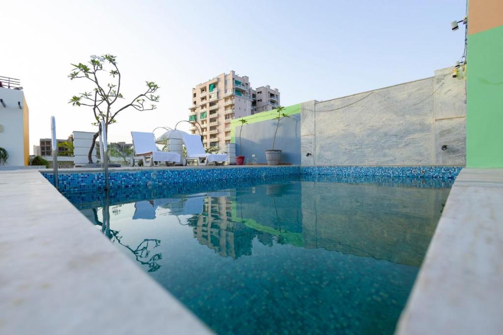 Hotel Sahibs Lighthouse - Rooftop Swimming Pool