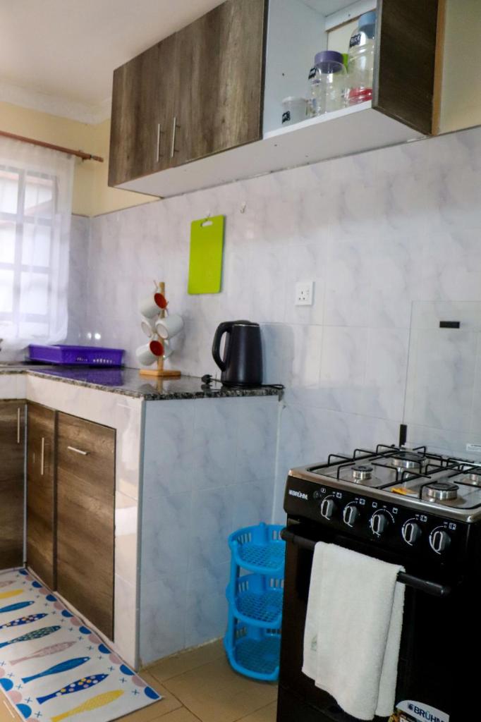 Fully Furnished 2BR Eclectic Homestay near UOE photo 3