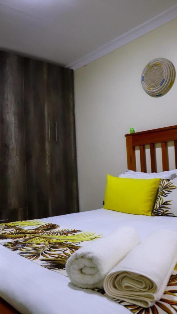 Fully Furnished 2BR Eclectic Homestay near UOE photo 4