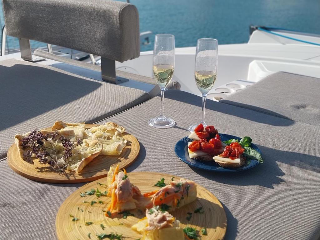 Private Exclusive Catamaran 'Hang Loose' photo 1