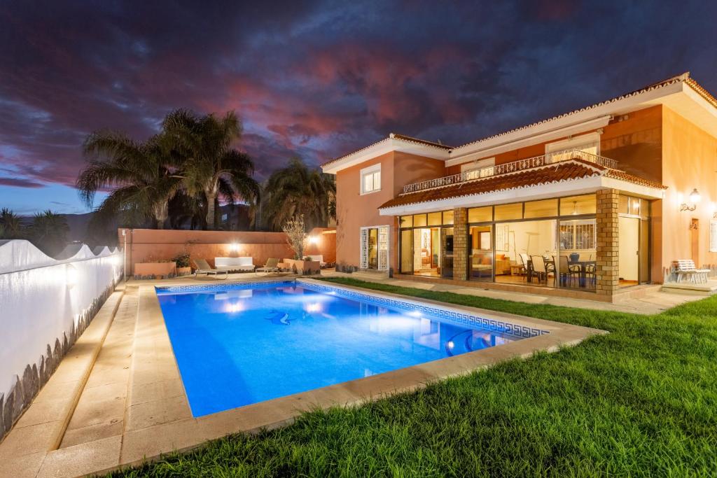 One & Only Sports and Relax Villa by Eden Rentals