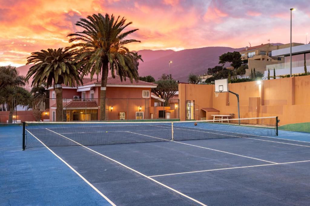 One & Only Sports and Relax Villa by Eden Rentals photo 3