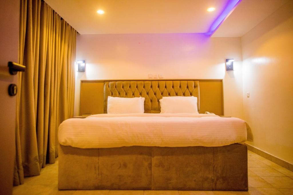 WELLINGTON HOTEL LIMITED