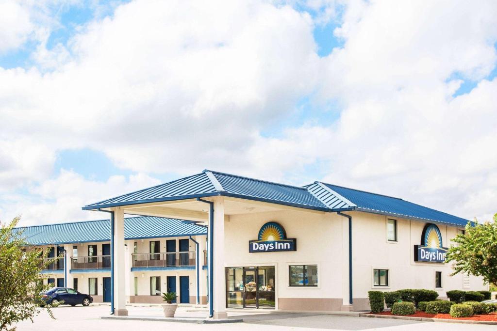 Days Inn by Wyndham Valdosta I-75 image