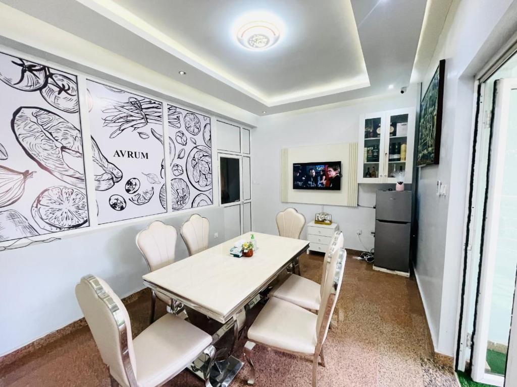 Avrum Homes photo 2
