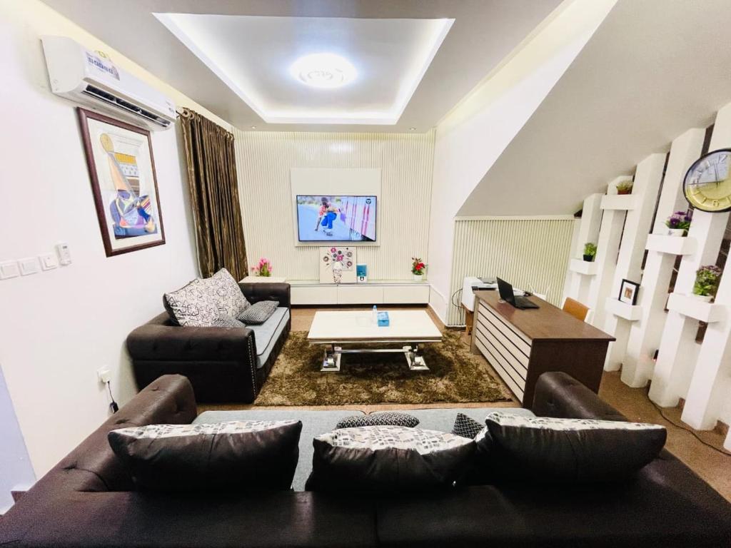 Avrum Homes photo 3