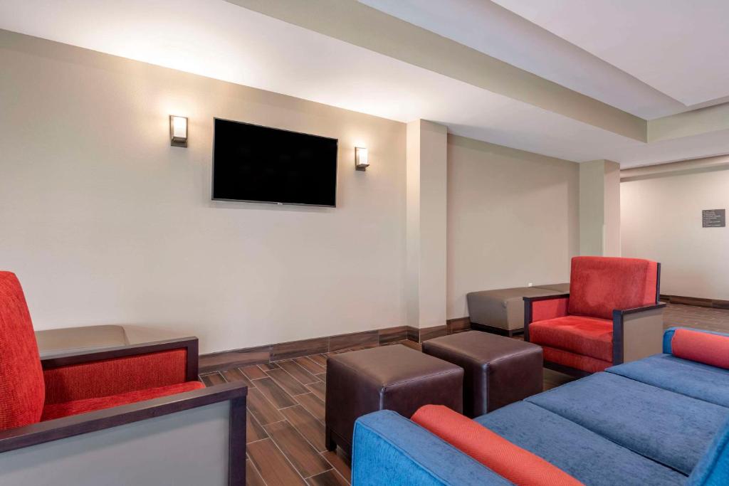 Comfort Suites Daytona Beach - Speedway photo 4