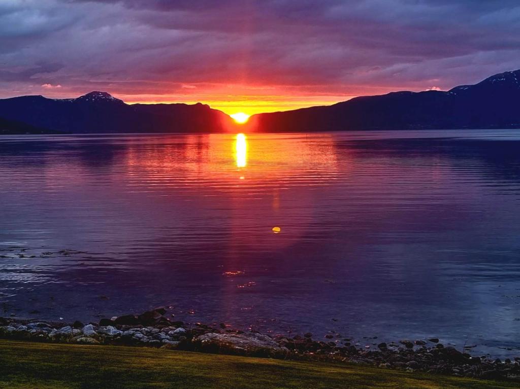 Feriehus nede ved sjøen inntil 6 pers photo 3