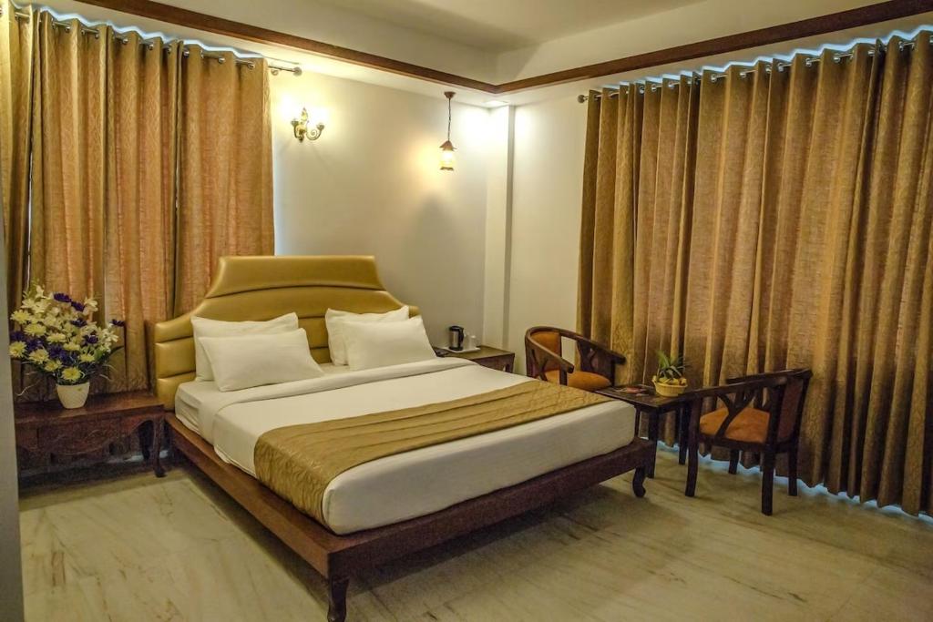 Gaur Hotels Green View