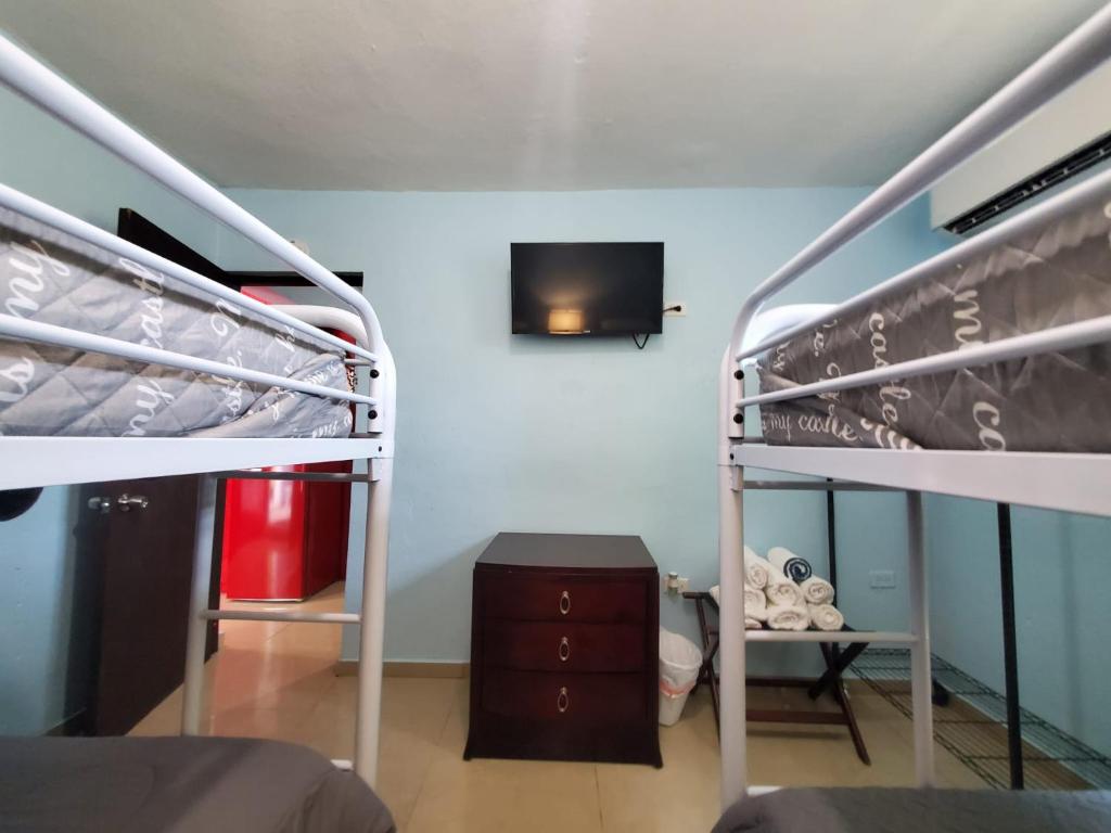 Spacious 2 BR, fully equipped kitchen close to Ferry, Unit 5 photo 4