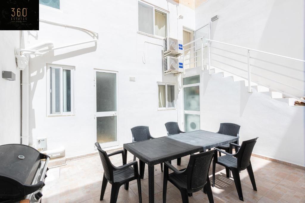 A Large house in central pieta with BBQ & Terrace by 360 Estates photo 1