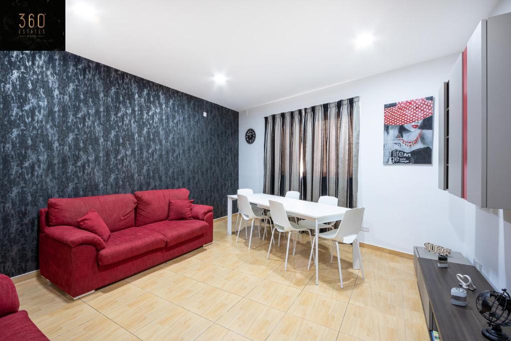 A Large house in central pieta with BBQ & Terrace by 360 Estates photo 3