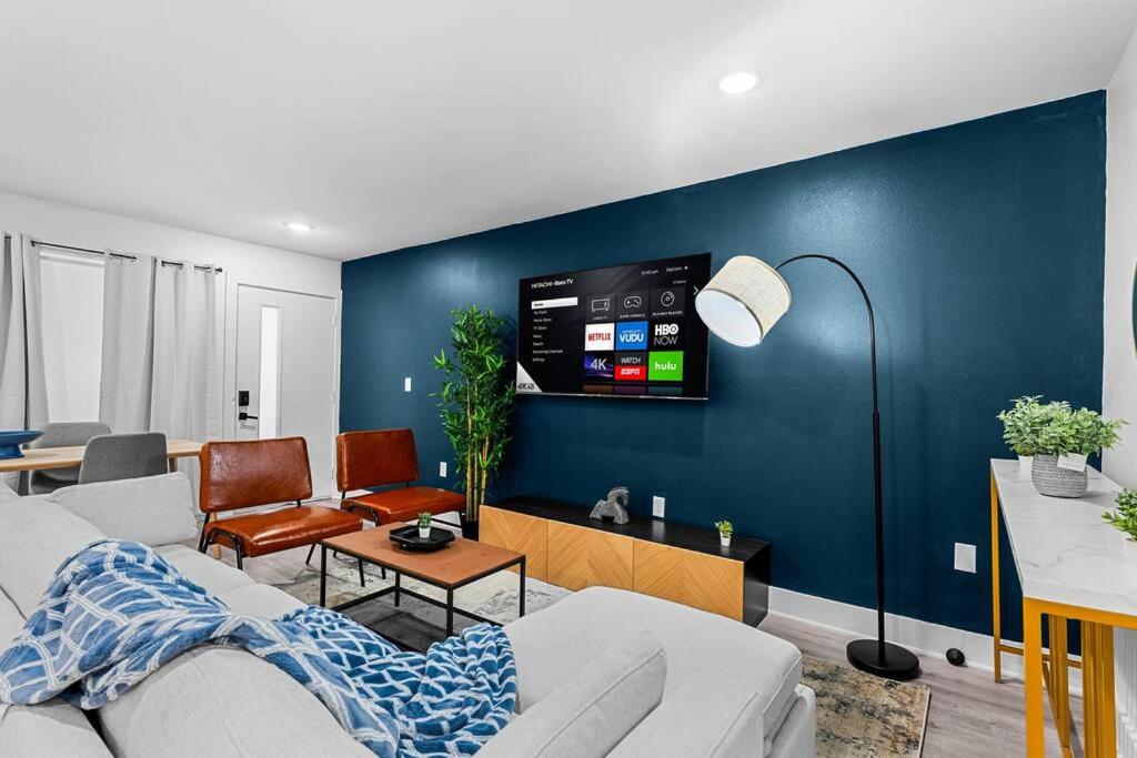 Luxurious Apartment in Downtown Dallas 2BR/1 BATH image