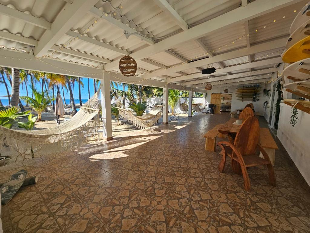 Sunset Surf Villa photo 3