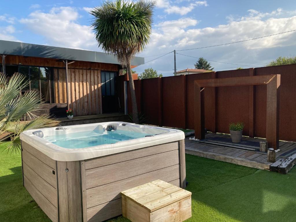 VILLA 290m2, piano, piscine et spa, parc arboré, entre Bordeaux et St Emilion