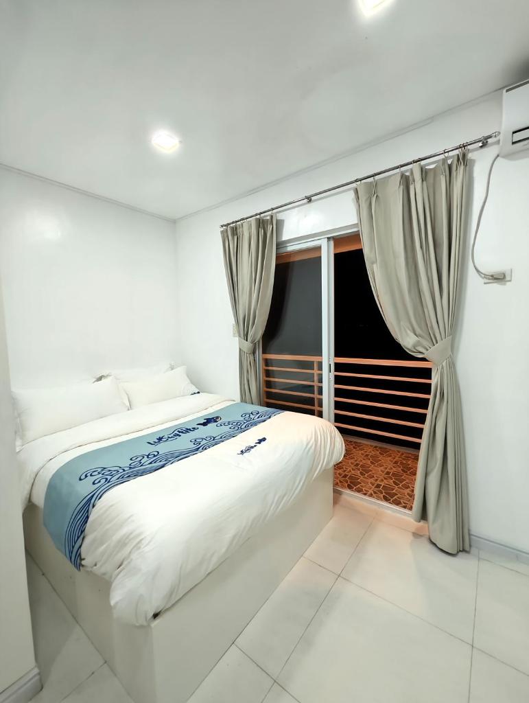 Luckytito Anilao Resort Room Type - Double Room with Balcony and Sea View
