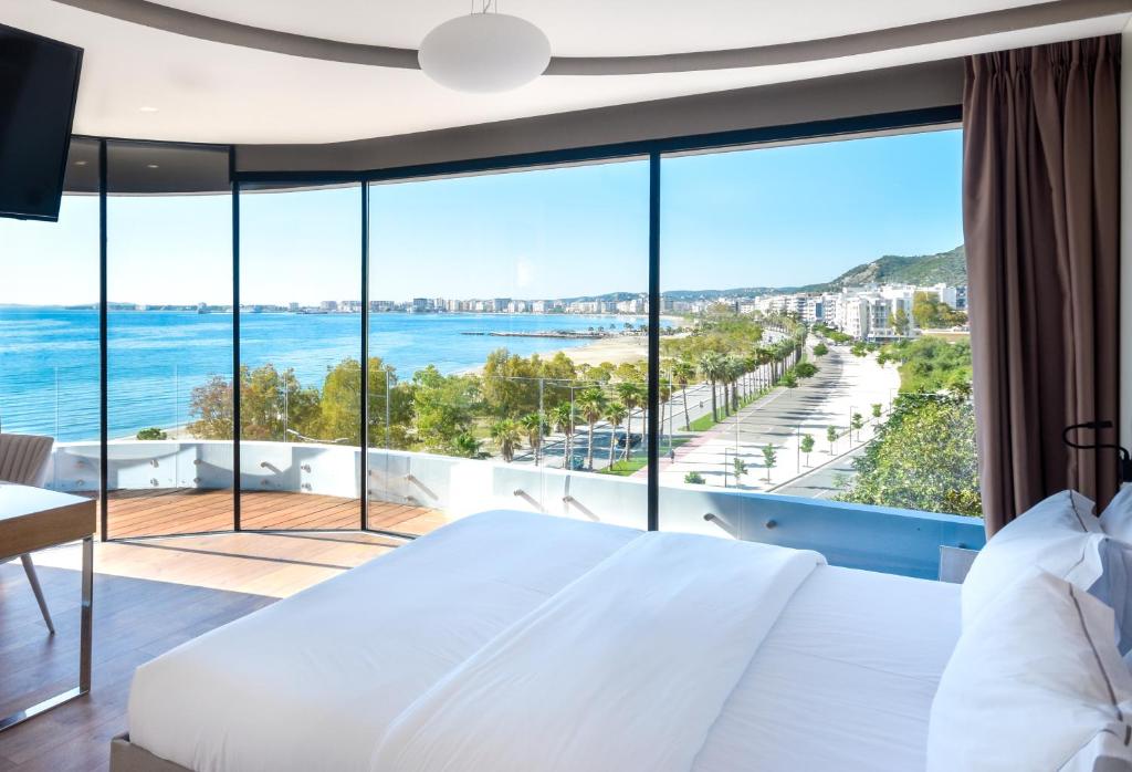 Yacht Hotel photo 1