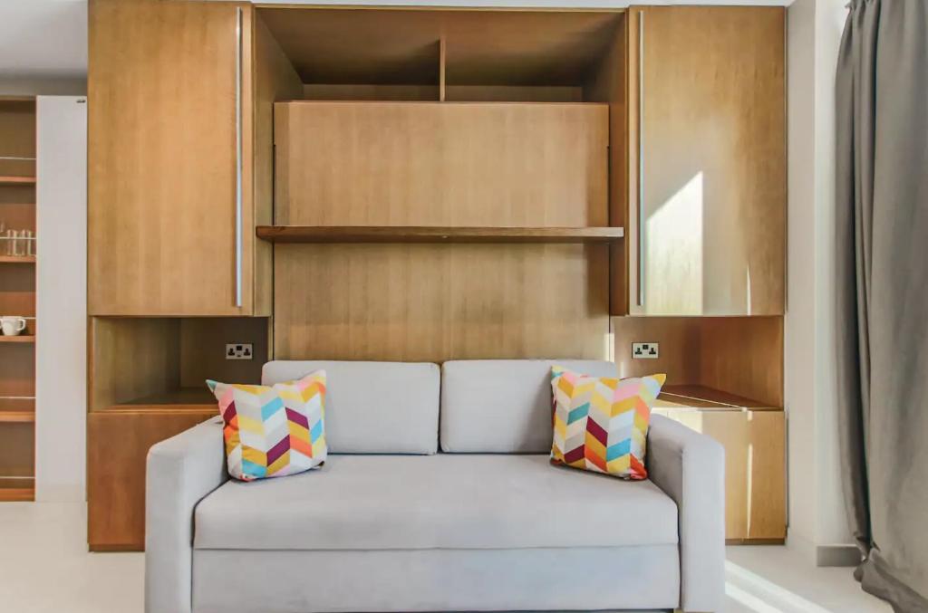 West One Studio Apartments photo 4