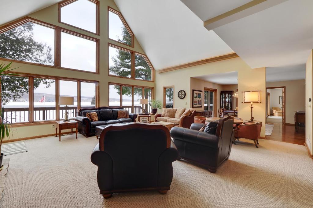 Deer Lake Retreat image