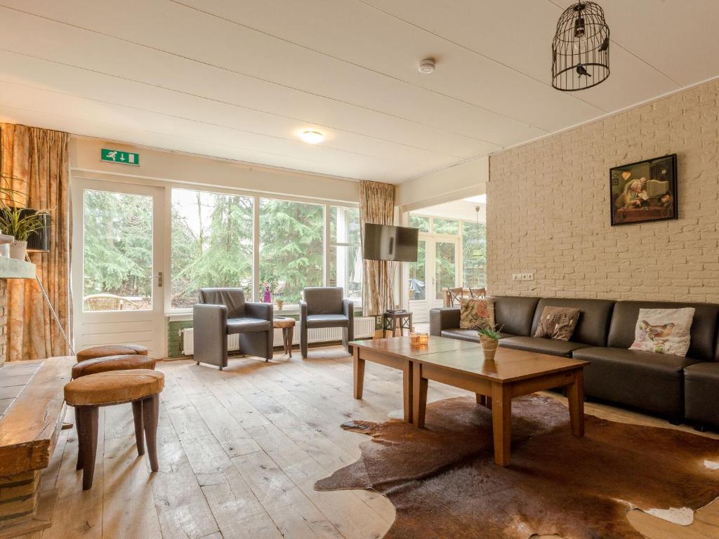 Cozy home with lots of privacy, in the forest photo 2