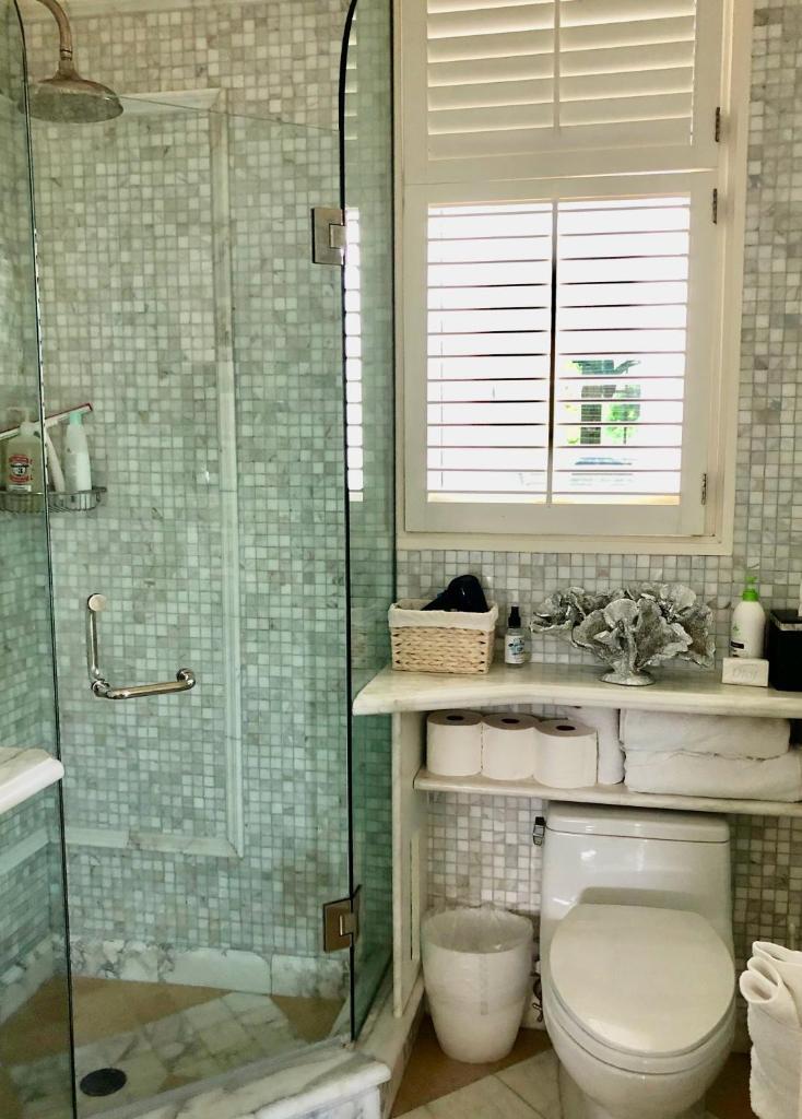 Pacific Heights Chic Jr Studio photo 3