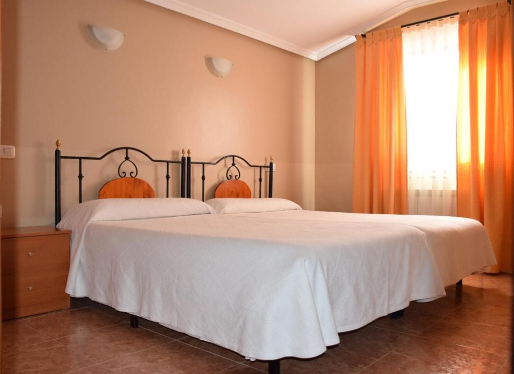 Hostal Infante Peñafiel photo 1