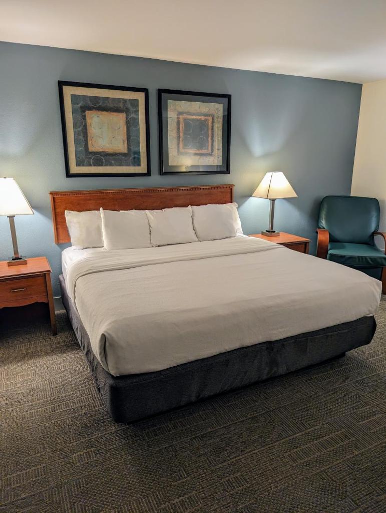 La Quinta Inn by Wyndham Chicago Willowbrook image